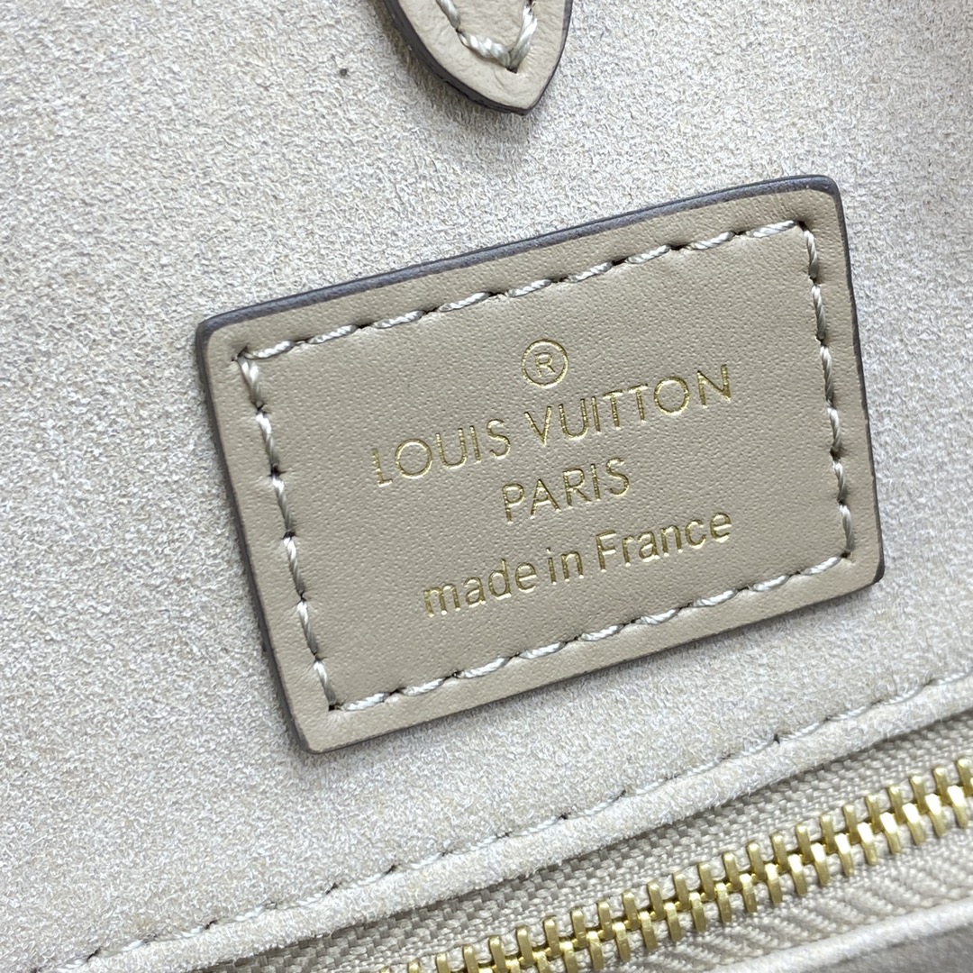 Louis Vuitton ONTHEGO MM Monogram Handbag M45494 Dove/Cream